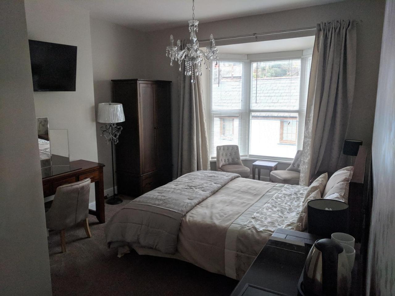 Lion House Bed & Breakfast With Restaurant Combe Martin Bagian luar foto