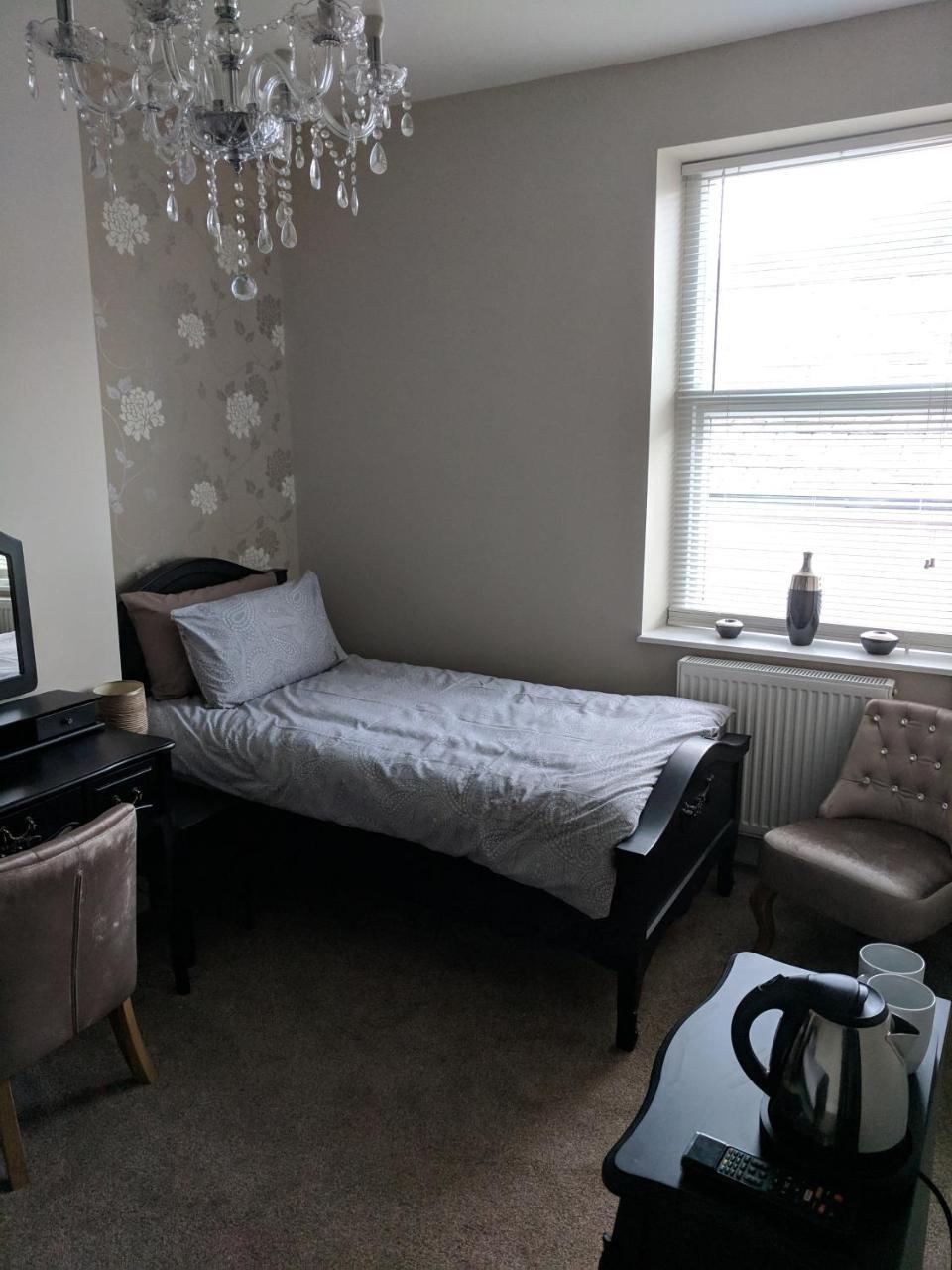 Lion House Bed & Breakfast With Restaurant Combe Martin Bagian luar foto